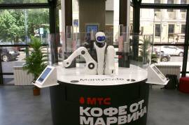 МТС открыла первый шоурум с цифровыми витринами и роборукой для разливки кофе
